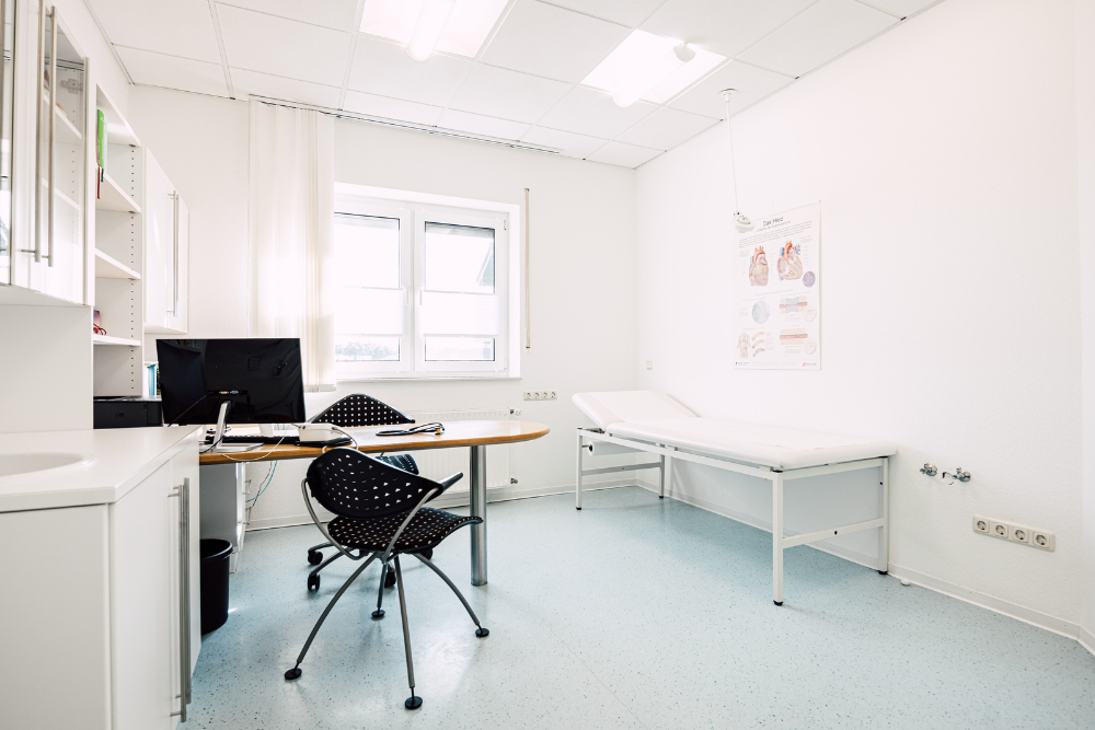 hausarzt-lippling behandlungszimmer-(1)-v16
